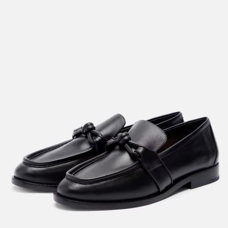 Women Formal Wear With Shoes - Mocassins Femininos de Couro com Detalhe