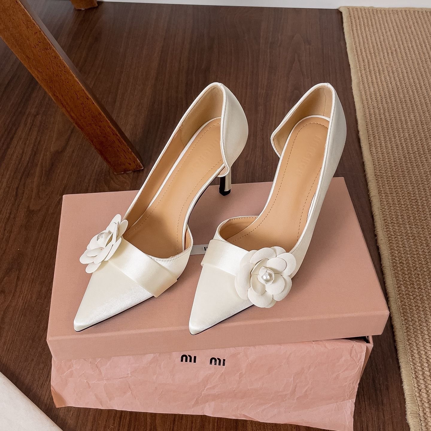 Sapatos de Salto Fino em Cetim - Women Formal Wear On Sale avaliação e preço