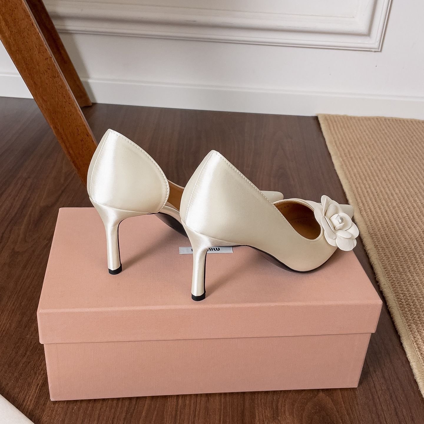 Sapatos de Salto Fino em Cetim - Women Formal Wear On Sale avaliação e preço
